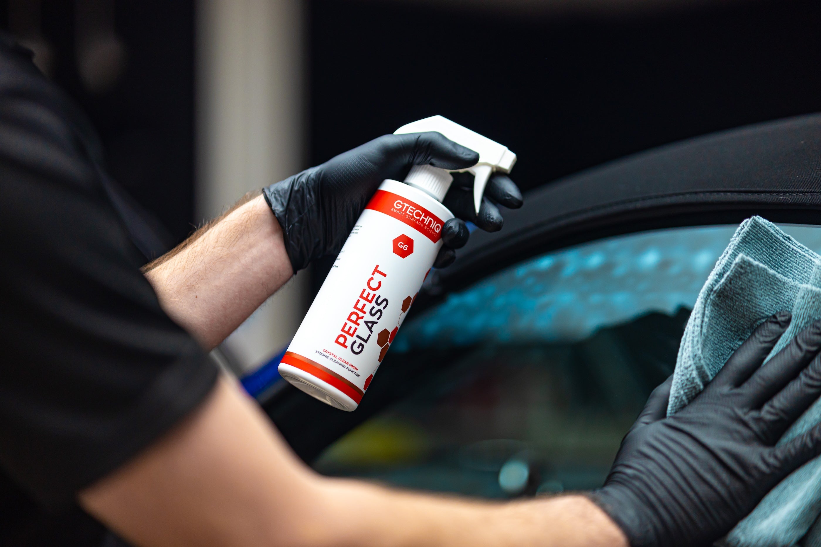 フロントガラスの掃除方法|内側・外側の拭き方とおすすめクリーナー
