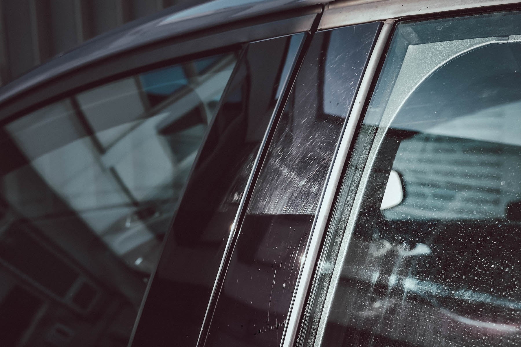 車の傷消し・傷隠しの方法｜黒、白色にもおすすめコンパウンドをご紹介