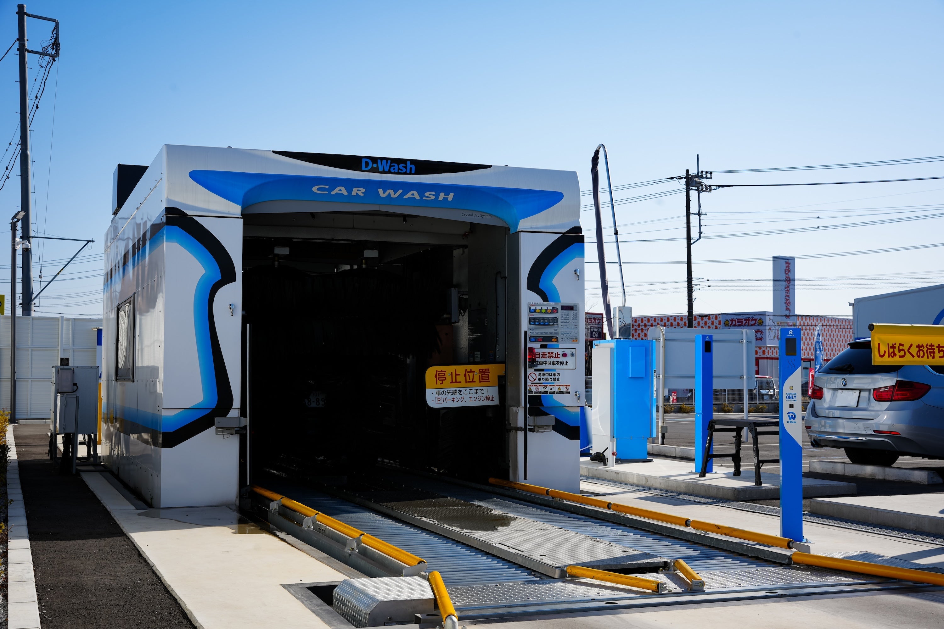 ドライブスルー洗車のやり方｜傷・水垢を防ぐコツと拭き上げが必要な理由