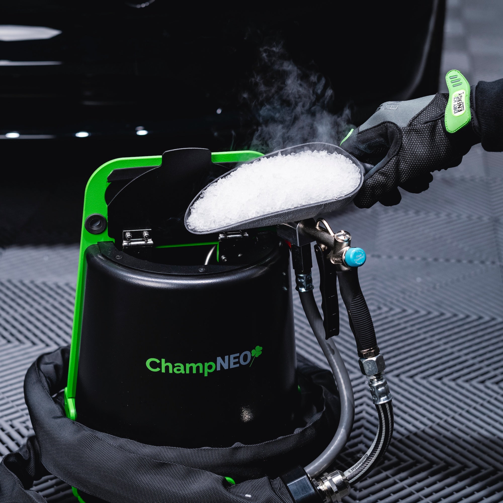 ドライアイス洗浄機（ドライアイスブラスト）｜Champ Neo チャンプネオ